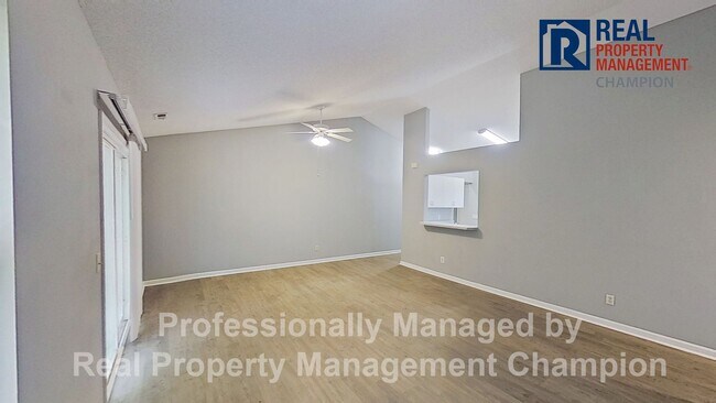 Photo - 3 BD/2 BA Upper Unit Condo in Hawthorne Pa...