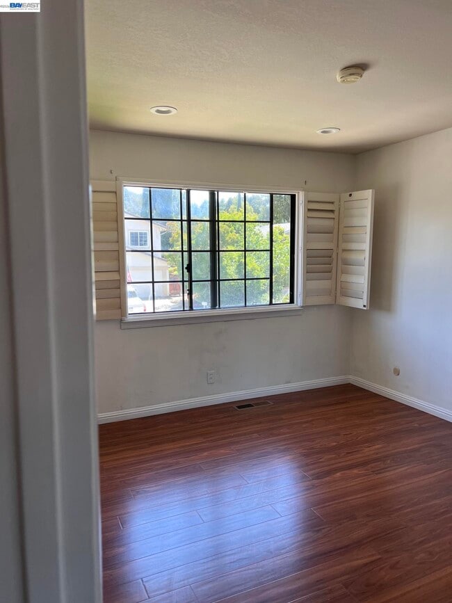 Photo - 212 Mountaire Cir