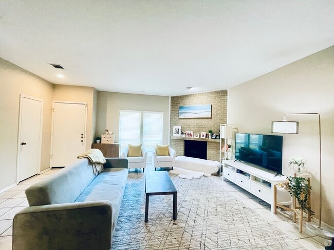 Living Room - 8263 Wednesbury Ln