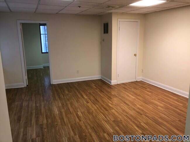 62 Boylston St Unit L08
