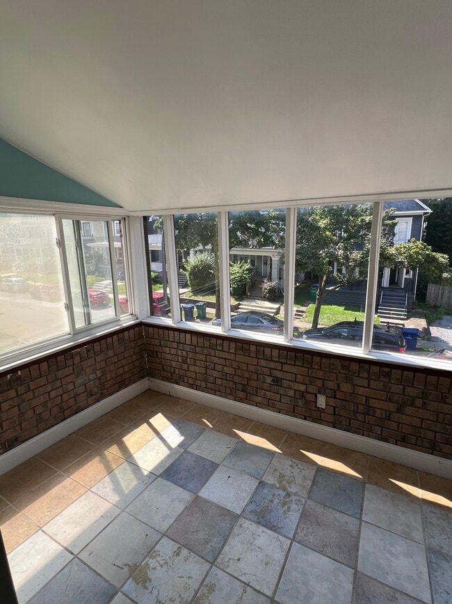 Photo - 239 Oxford Ave Unidad 2