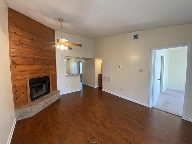 Photo - 1900 Woodsman Dr Apartamento