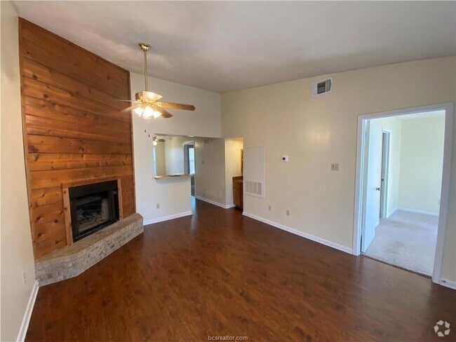 Building Photo - 1900 Woodsman Dr Rental