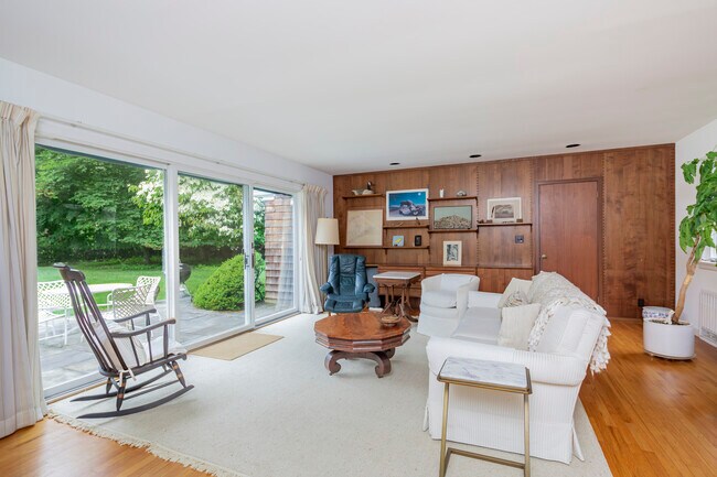 Photo - 49 Georgica Rd