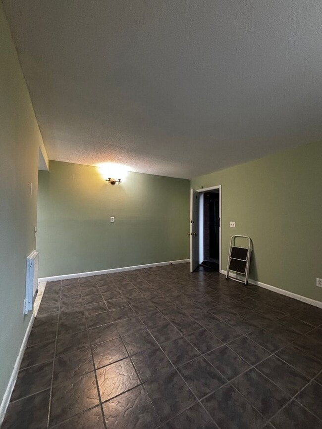 Photo - 172 River St