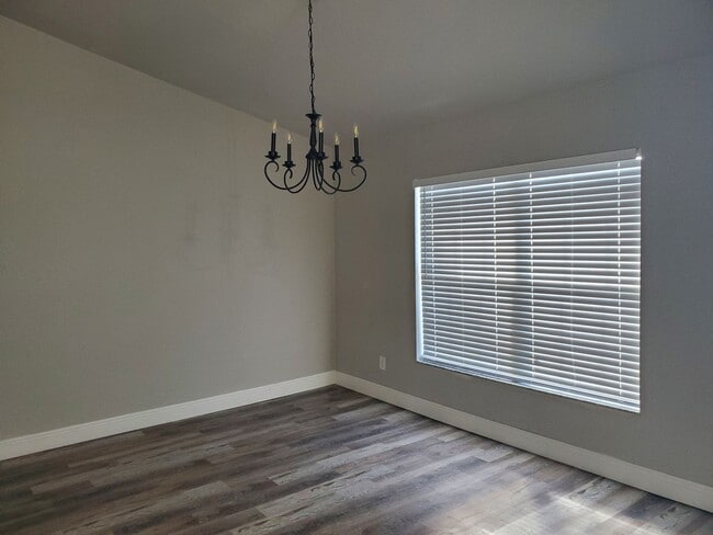 Photo - 445 Reading St