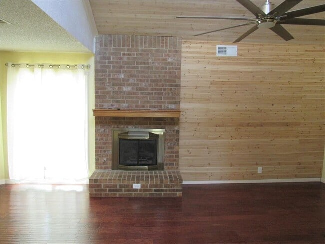 Photo - 1603 Shotwell Ln