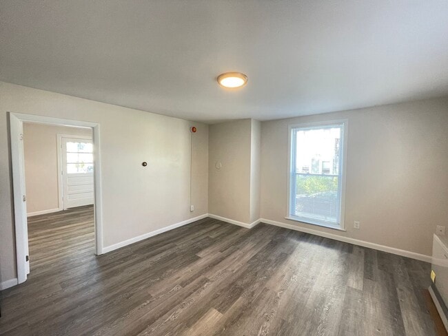 Building Photo - 343 Hayward St Unit 1