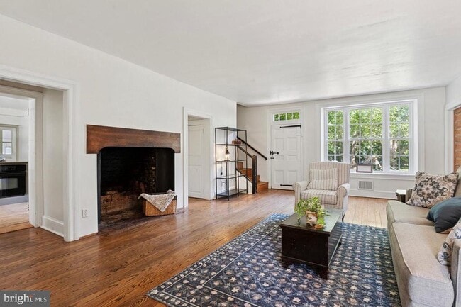 Photo - 547 Concord Rd