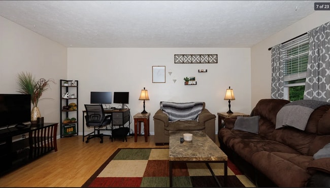 Photo - 105 E Lincoln St