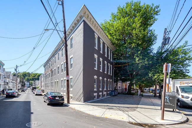 Building Photo - 42 Brackett St Rental