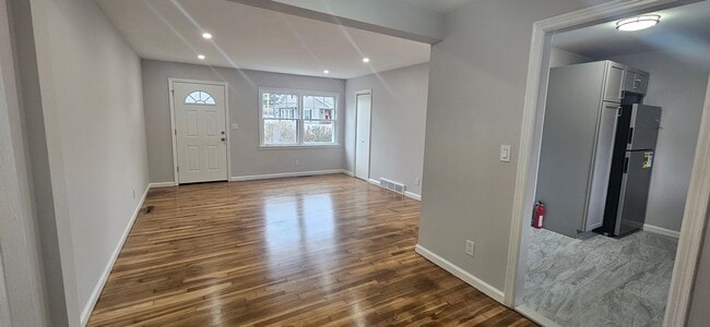 Photo - 665 Milford Point Rd