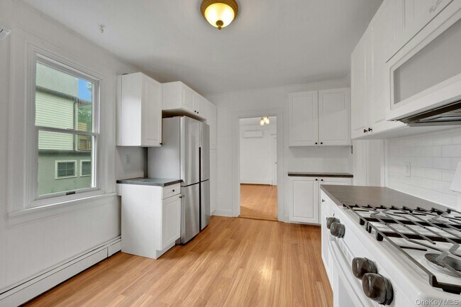 Photo - 437 Warburton Ave Unit 2