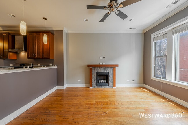 Photo - 2432 N Geneva Terrace Unidad #2