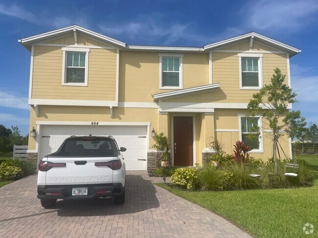 Building Photo - Spacious 5BR House in Palm Bay