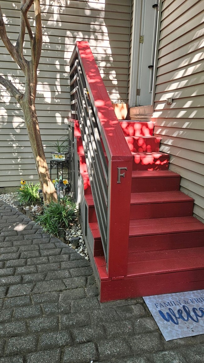 Photo - 415 W 7th St