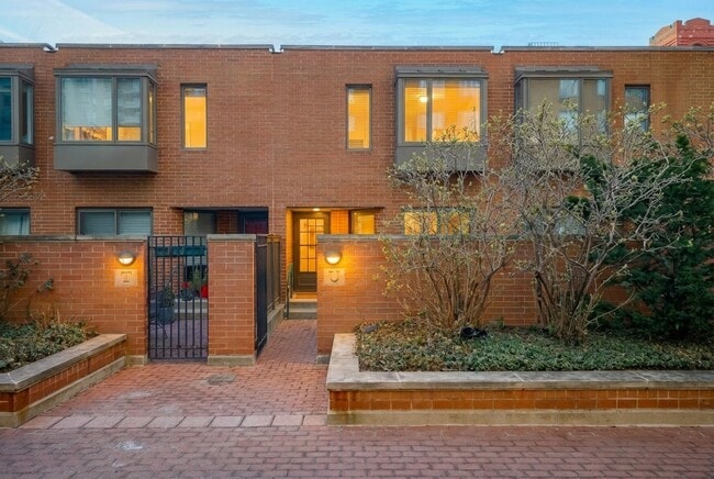 Photo - 801 S Plymouth Ct