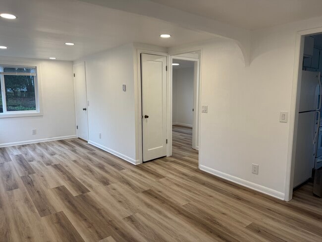 Photo - 2572 Perry Ave