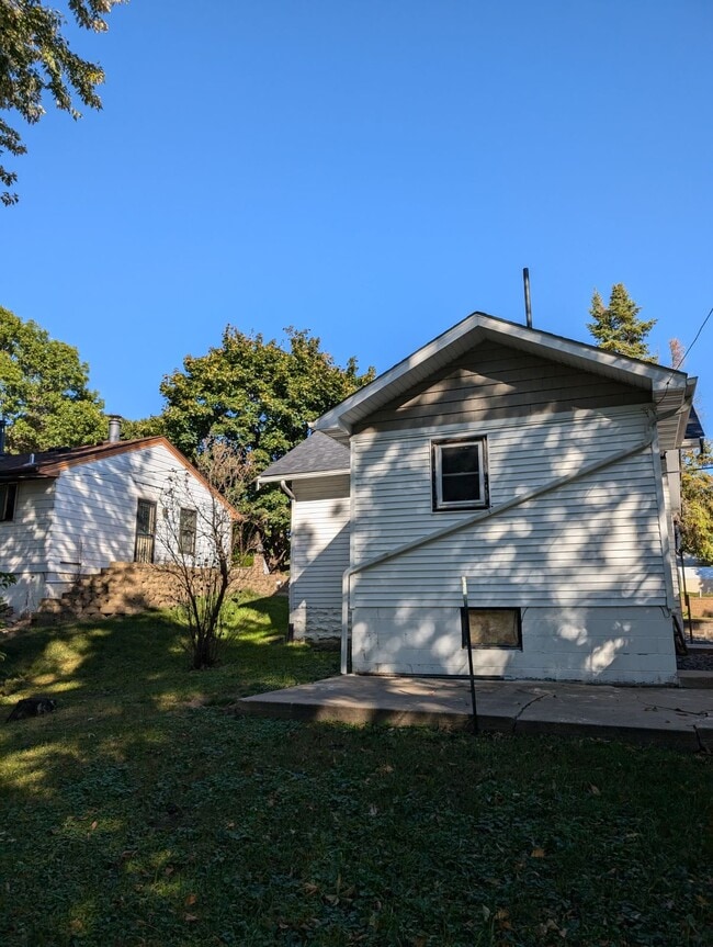 Photo - 409 2nd Ave NW