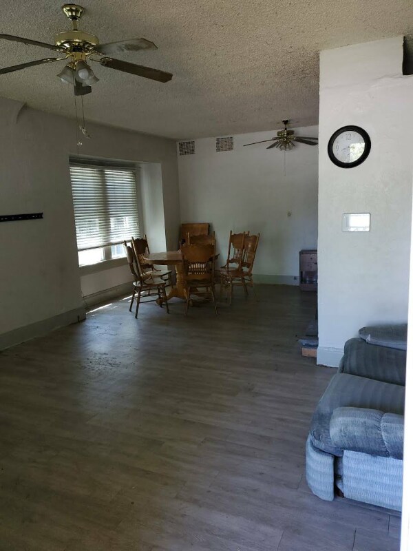 Photo - 921 N Main St