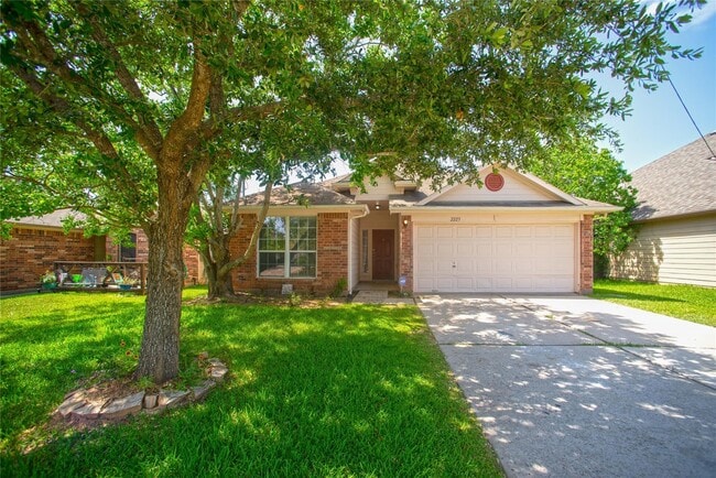 Photo - 2223 Shady Pine Dr