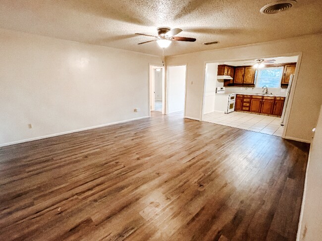 Photo - 4412 52nd St