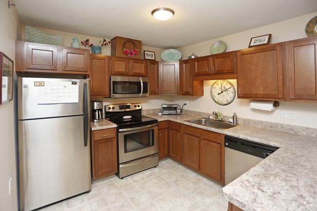 2BR, 1BA -865 SF