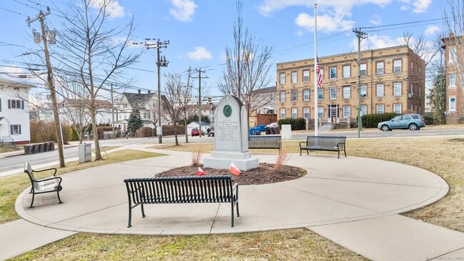 Photo - 329 Broad St Unit 2