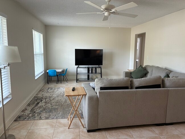 Photo - 105 N Bay Hills Blvd