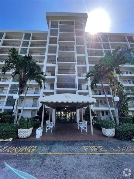 Building Photo - 3100 N Palm Aire Dr Unit 204 Rental