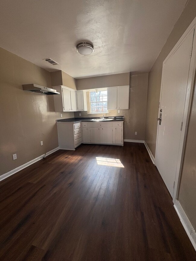 Photo - Amazing 2 bedroom/1 bath house with laundry room!