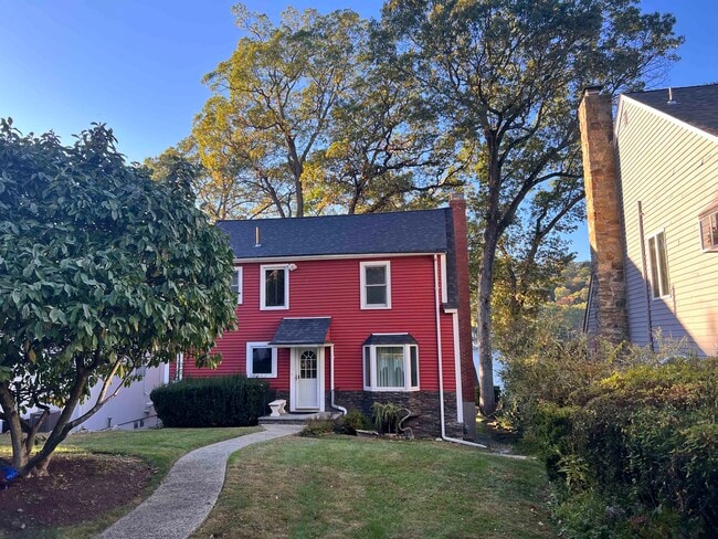 Building Photo - 83 Cedar Lake Rd E