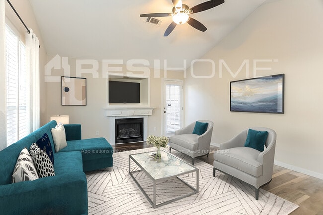 Photo - 135 Chaucer Ln