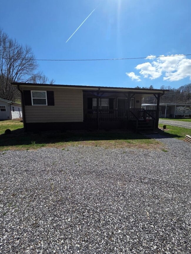 Building Photo - $1,350 - 2 Bedroom / 1 Bath Park Model in Tatham Mountain Park