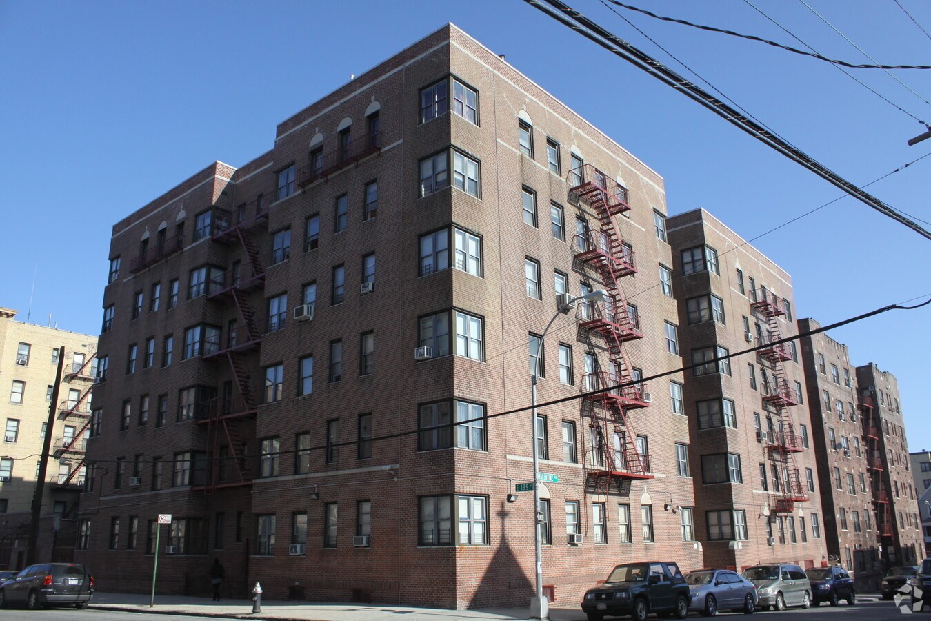 Photo - 2927 Valentine Ave Apartments