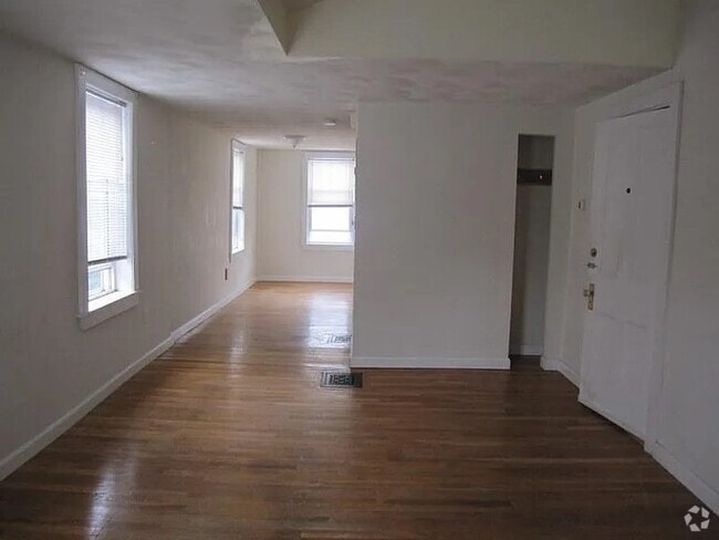 Building Photo - 8 Allen St Unit 2 Rental