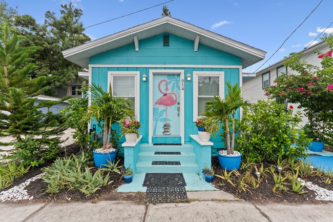 Building Photo - 914 8th St N Unit STUDIO