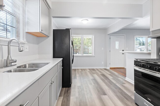 Photo - 1862 Keppen Blvd