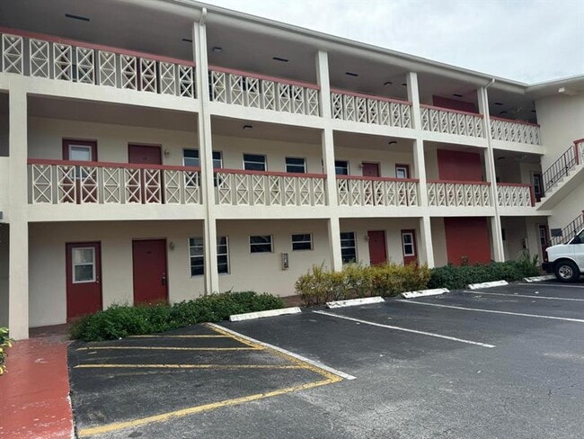 Building Photo - 4730 NW 10th Ct Unit 112