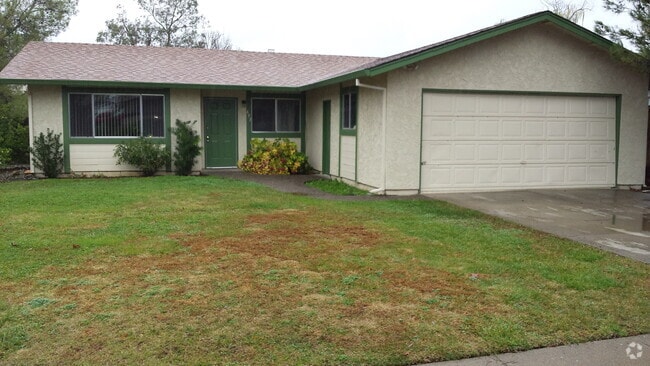 Building Photo - Nice North Redding Home!