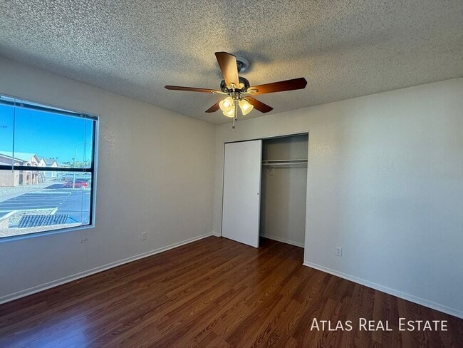 Photo - 465 W Ivyglen St Unidad 205