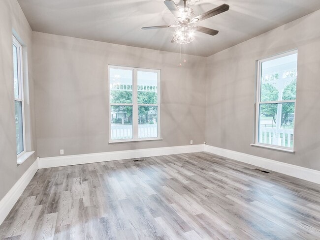 Photo - Beautiful 4 bedroom home in Guthrie - Move in Deposit-Free! (If Qualified)