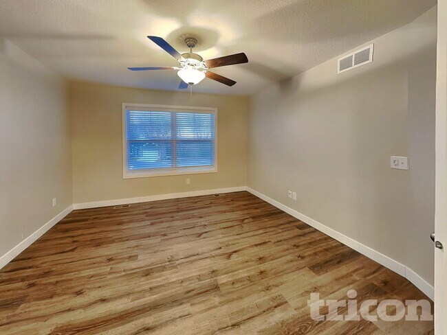 Photo - 13827 102nd Pl N