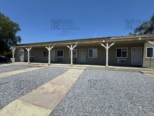 Building Photo - 609-611 1/2 Limited Ave Unit 609 1/2 West Limited Ave- Taylor