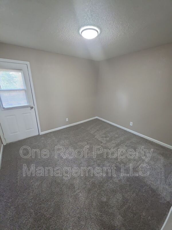 Photo - 2000 Chateau Dr