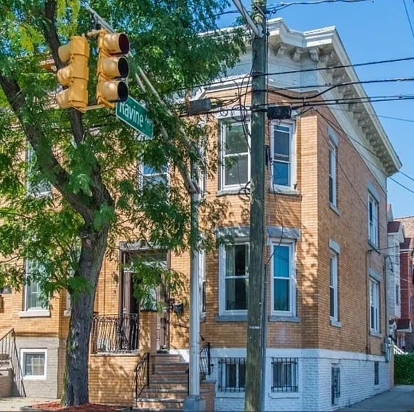 Building Photo - 47 Webster Ave