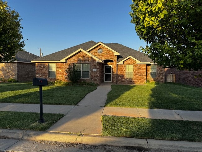 Building Photo - Located in Tradewinds! 3/2/2