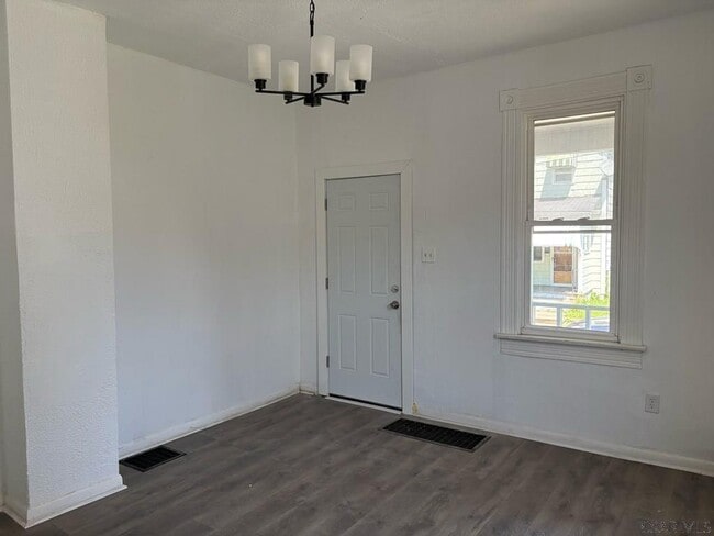 114 1/2-114 1/2 I St