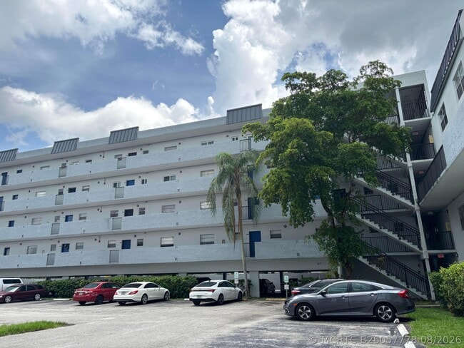 Building Photo - 7501 NW 16th St Unit 3207