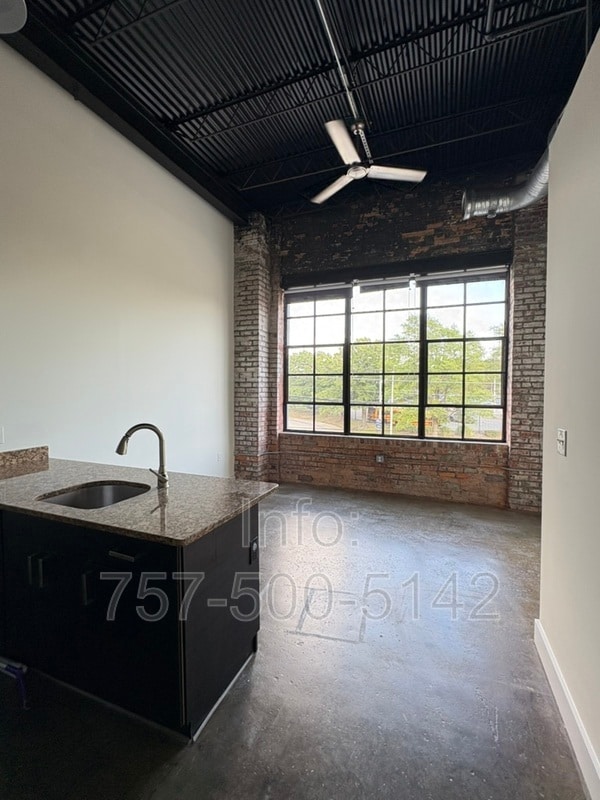 Building Photo - 1001 Monticello Ave Unit 202